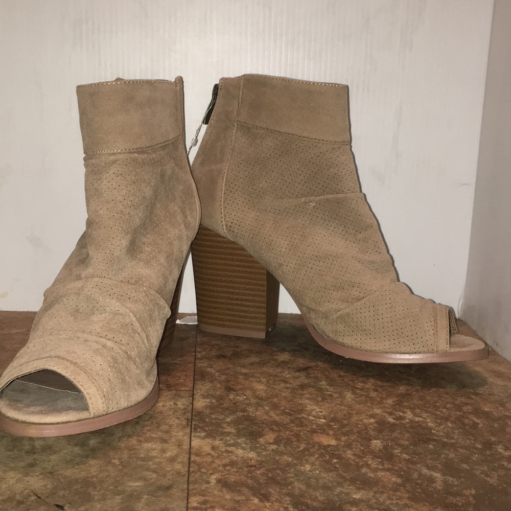 Yoki block heel suede  boots sz 8.5